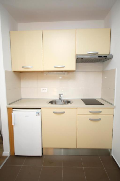 Apartmani Sea Star Макарска Экстерьер фото