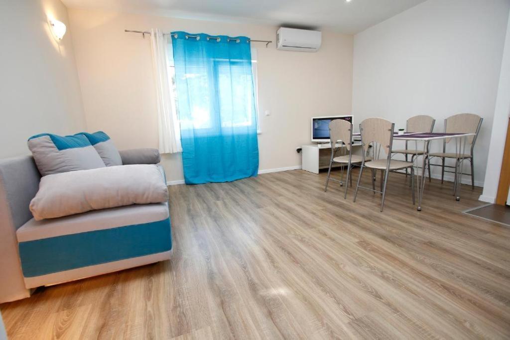 Apartmani Sea Star Макарска Экстерьер фото